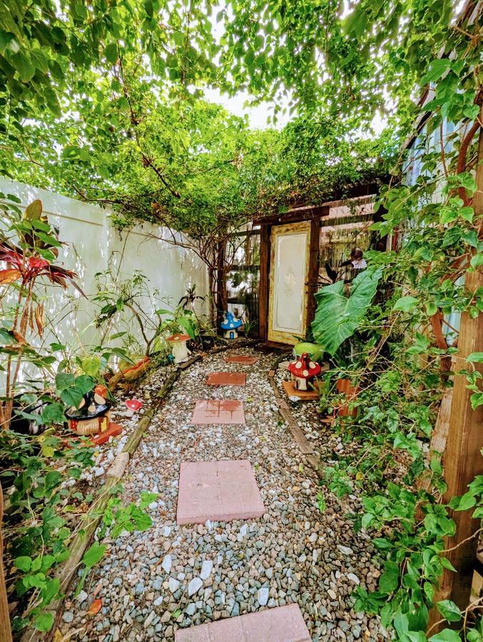 Cozy Af Tiny-House Oasis Villa Tampa Exterior photo