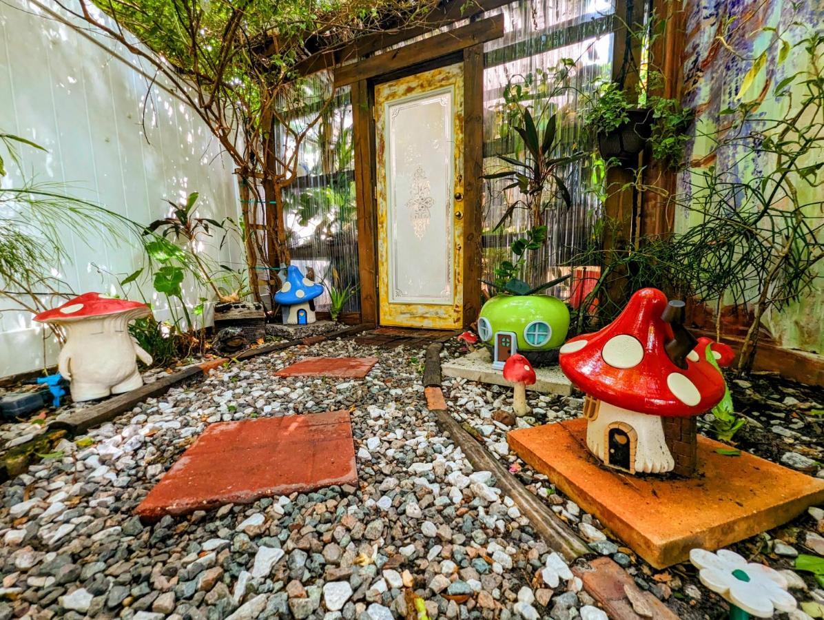 Cozy Af Tiny-House Oasis Villa Tampa Exterior photo